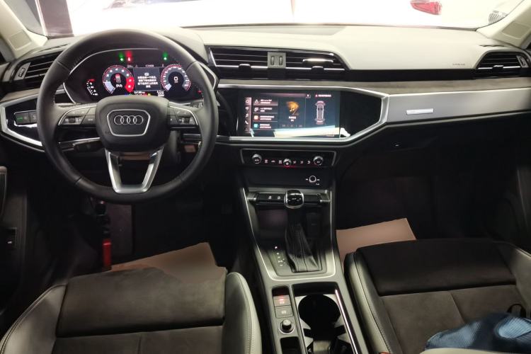 Used Audi Q3 2022 35 TFSI Progressive Dynamic Edition Center Console