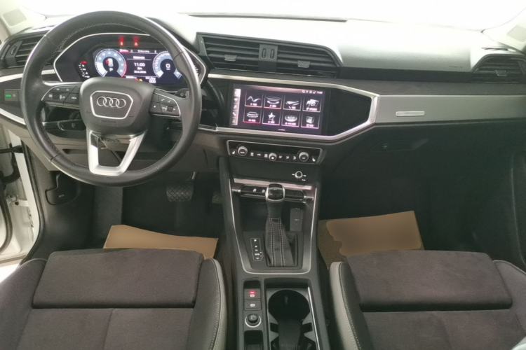 Used Audi Q3 2022 35 TFSI Progressive Dynamic Edition Center Console