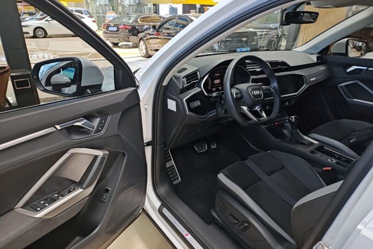 Used Audi Q3 2022 40 TFSI Fashion Dynamic Model Driver Seat