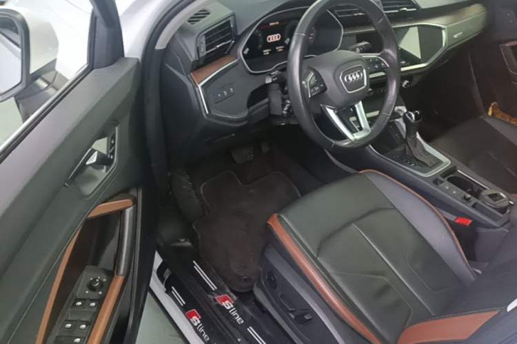 Used Audi Q3 2022 35 TFSI Fashionable and Elegant Model Driver Seat