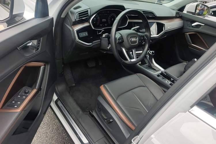 Used Audi Q3 2022 35 TFSI Fashionable and Elegant Model Driver Seat