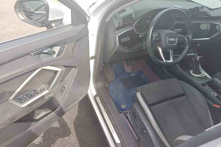 Used Audi Q3 2022 35 TFSI Progressive Dynamic Edition Driver Seat