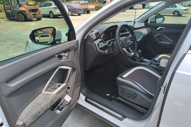 Used Audi Q3 2022 35 TFSI Progressive Dynamic Edition Driver Seat