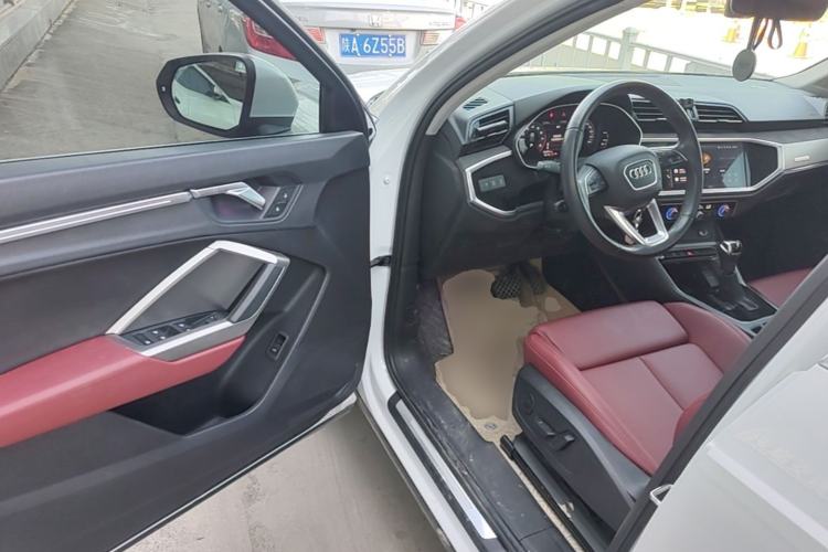 Used Audi Q3 2022 35 TFSI Progressive Dynamic Edition Driver Seat