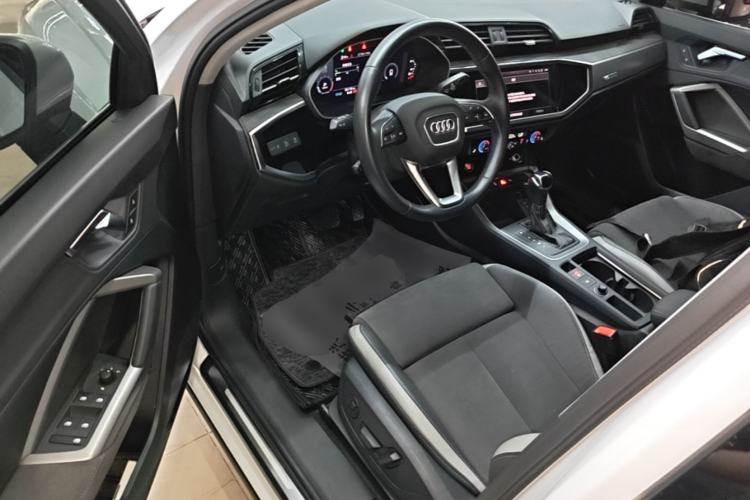 Used Audi Q3 2022 35 TFSI Progressive Dynamic Edition Driver Seat