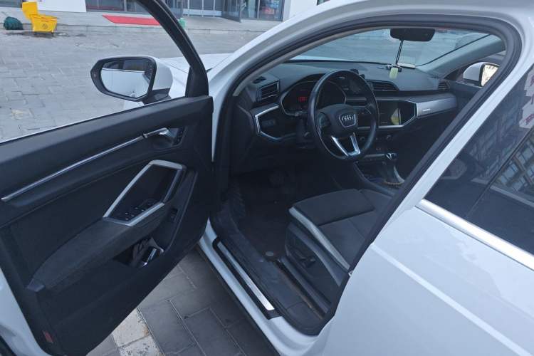 Used Audi Q3 2022 35 TFSI Progressive Dynamic Edition Driver Seat