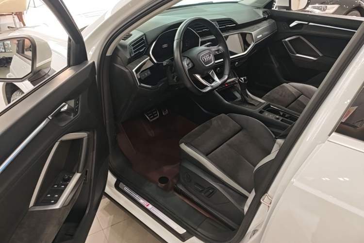 Used Audi Q3 2022 40 TFSI Fashion Dynamic Model Driver Seat