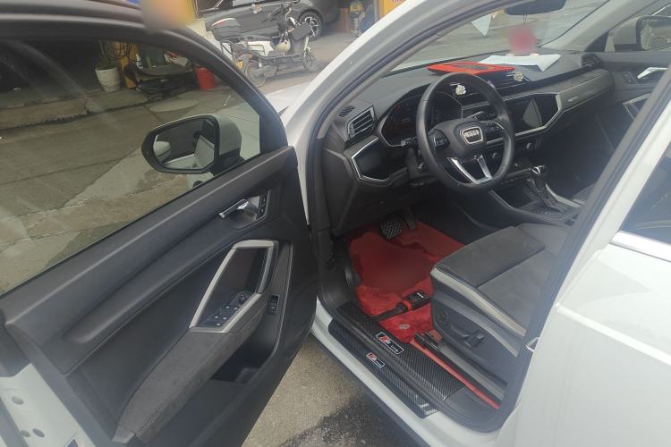 Used Audi Q3 2022 35 TFSI Progressive Dynamic Edition Driver Seat