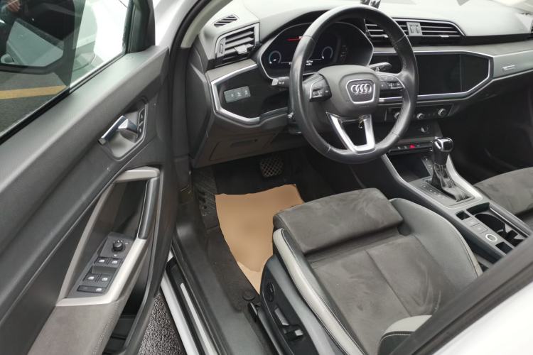 Used Audi Q3 2022 35 TFSI Progressive Dynamic Edition Driver Seat