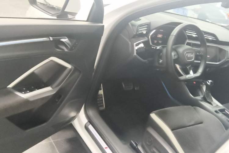 Used Audi Q3 2022 45 TFSI quattro Fashion Dynamic Model Driver Seat