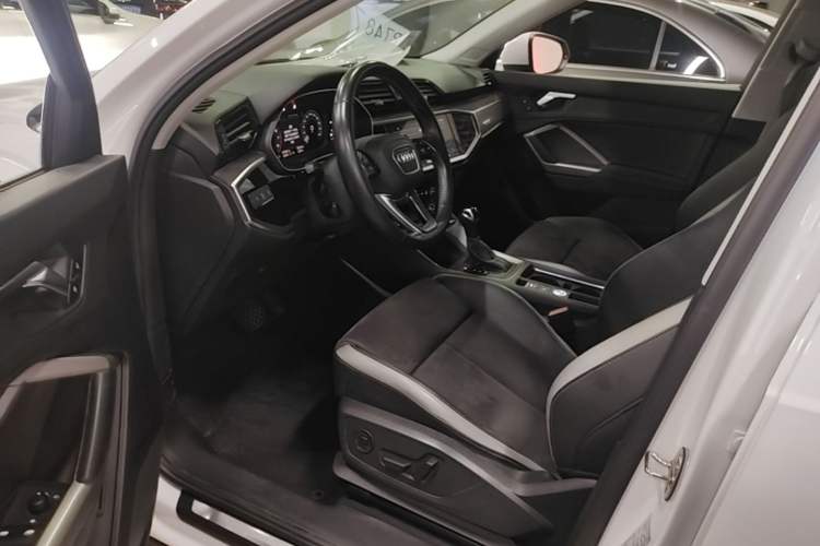 Used Audi Q3 2022 35 TFSI Progressive Dynamic Edition Driver Seat