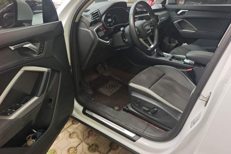 Used Audi Q3 2022 35 TFSI Progressive Dynamic Edition Driver Seat
