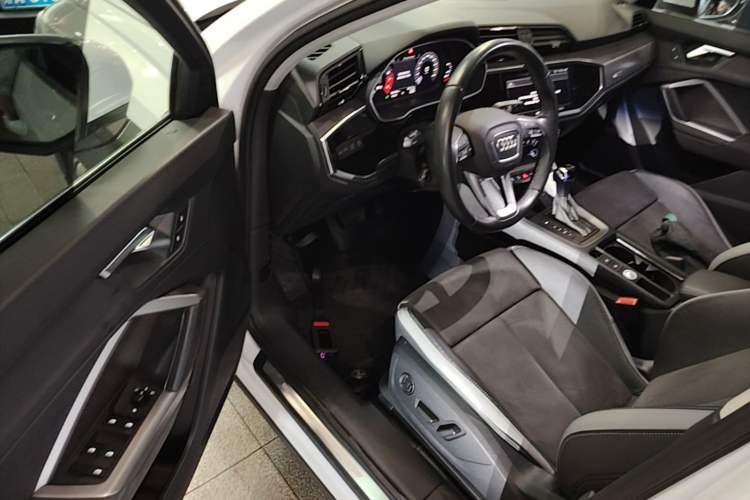 Used Audi Q3 2022 35 TFSI Progressive Dynamic Edition Driver Seat