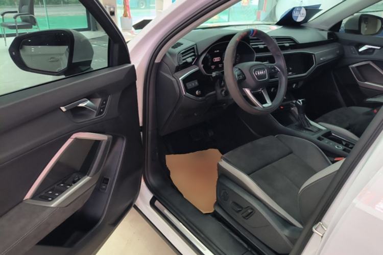 Used Audi Q3 2022 35 TFSI Progressive Dynamic Edition Driver Seat