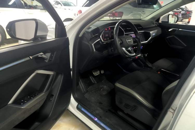 Used Audi Q3 2022 40 TFSI Fashion Dynamic Model Driver Seat