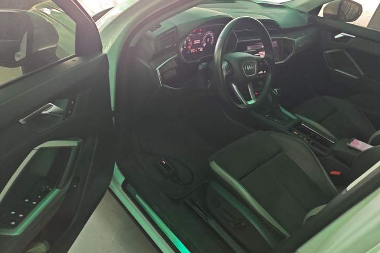 Used Audi Q3 2022 35 TFSI Progressive Dynamic Edition Driver Seat