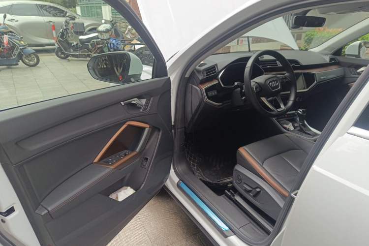 Used Audi Q3 2022 35 TFSI Fashionable and Elegant Model Driver Seat