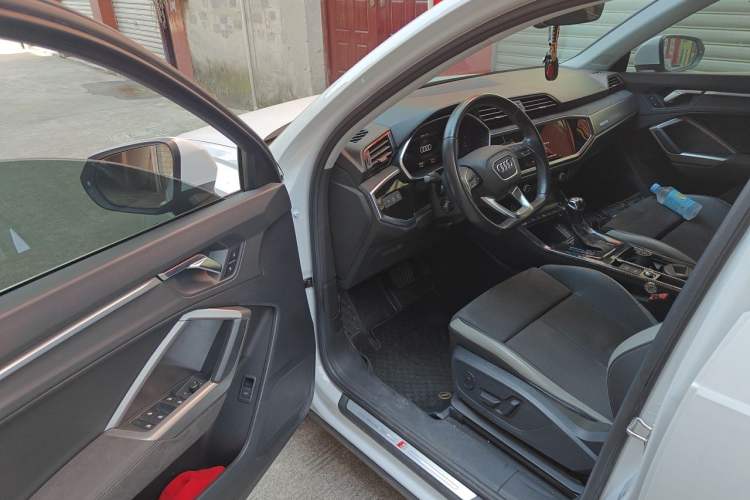 Used Audi Q3 2022 35 TFSI Progressive Dynamic Edition Driver Seat
