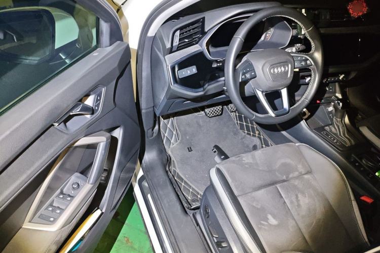 Used Audi Q3 2022 35 TFSI Progressive Dynamic Edition Driver Seat