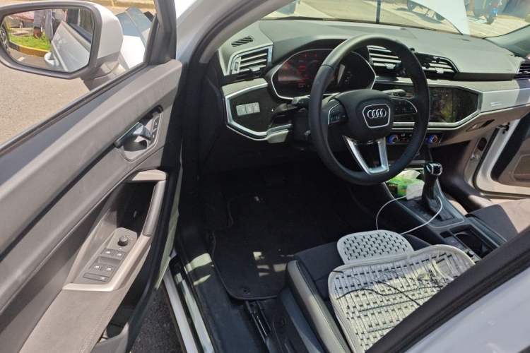 Used Audi Q3 2022 35 TFSI Progressive Dynamic Edition Driver Seat