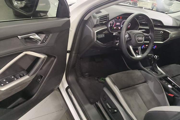 Used Audi Q3 2022 35 TFSI Progressive Dynamic Edition Driver Seat
