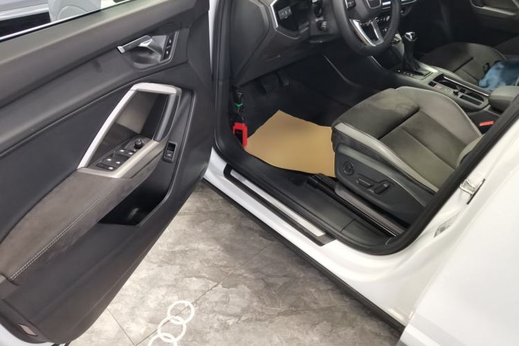 Used Audi Q3 2022 35 TFSI Progressive Dynamic Edition Driver Seat