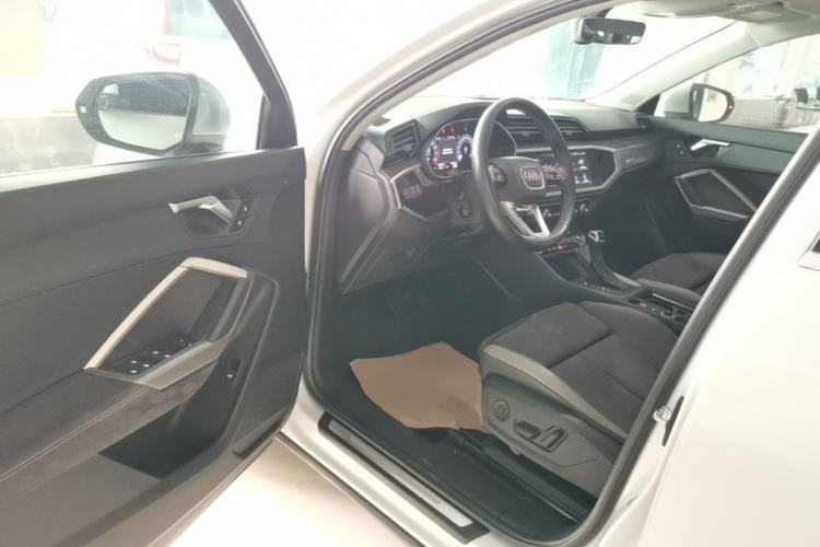 Used Audi Q3 2022 35 TFSI Progressive Dynamic Edition Driver Seat