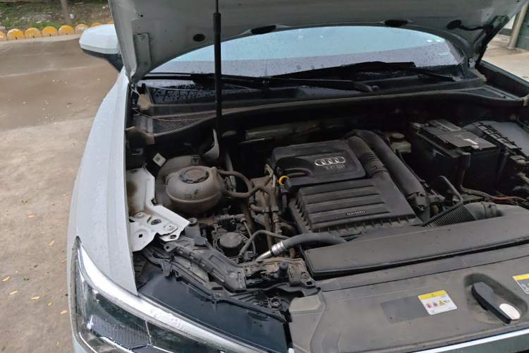 Used Audi Q3 2022 35 TFSI Fashion Dynamic Model Engine Bay Right