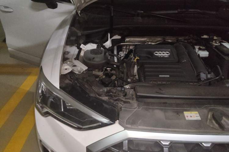 Used Audi Q3 2022 35 TFSI Fashion Dynamic Model Engine Bay Right
