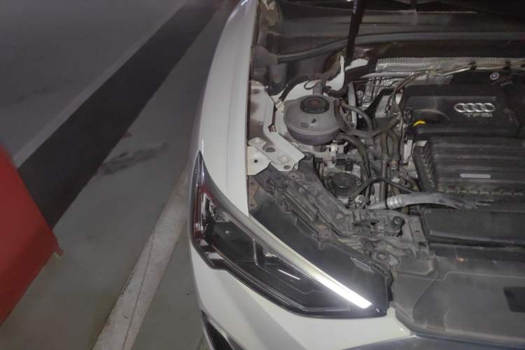 Used Audi Q3 2022 35 TFSI Fashion Dynamic Model Engine Bay Right