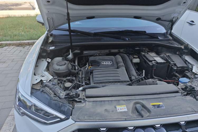 Used Audi Q3 2022 35 TFSI Progressive Dynamic Edition Engine Bay Right