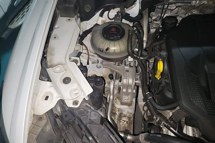 Used Audi Q3 2022 40 TFSI Fashion Dynamic Model Engine Bay Right