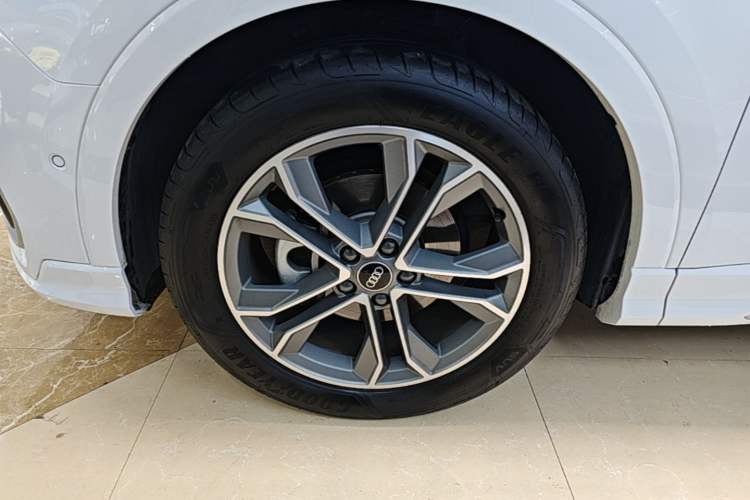 Used Audi Q3 2022 40 TFSI Fashion Dynamic Model Exterior 4