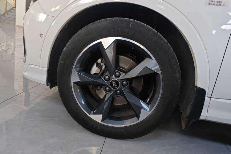 Used Audi Q3 2022 35 TFSI Fashion Dynamic Model Exterior 4