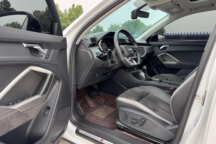 Used Audi Q3 2022 35 TFSI Fashionable and Elegant Model Exterior 4