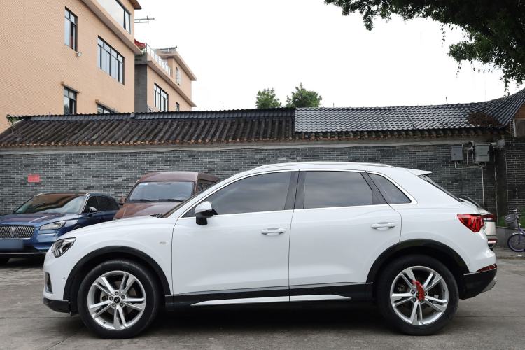 Used Audi Q3 2022 35 TFSI Fashionable and Elegant Model Exterior 6