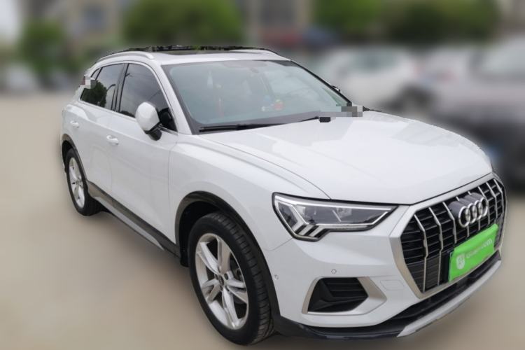 Used Audi Q3 2022 35 TFSI Fashionable and Elegant Model Front Right 45 Deg