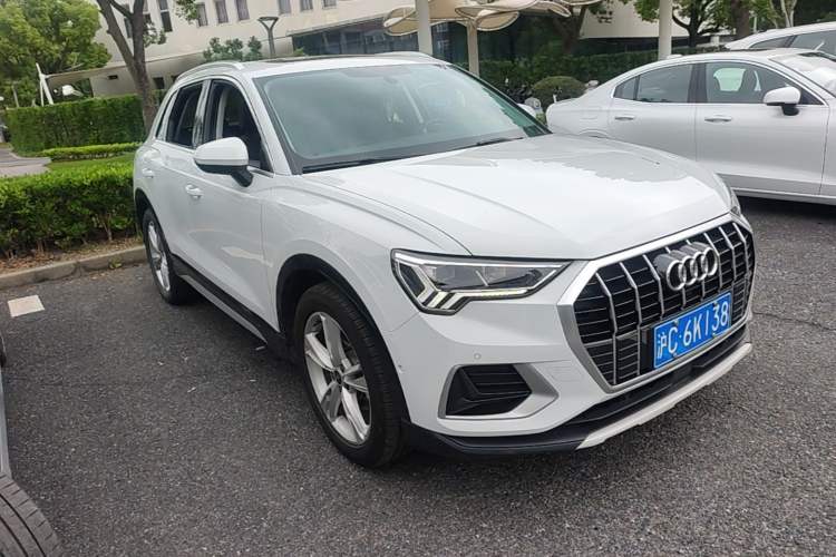 Used Audi Q3 2022 35 TFSI Fashionable and Elegant Model Front Right 45 Deg