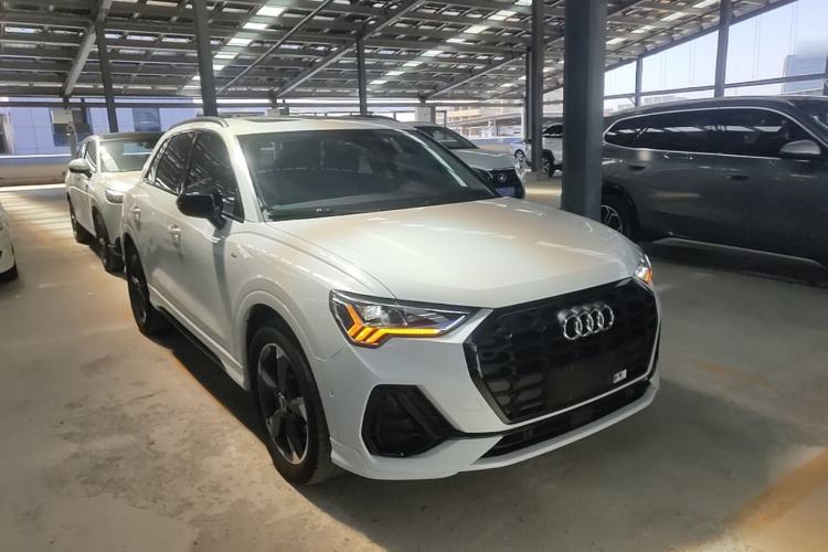 Used Audi Q3 2022 35 TFSI Fashion Dynamic Model Front Right 45 Deg