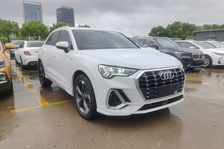 Used Audi Q3 2022 35 TFSI Fashion Dynamic Model Front Right 45 Deg