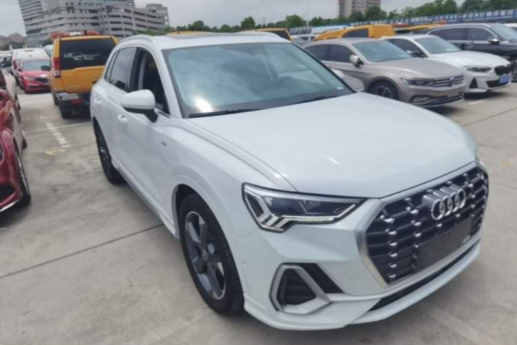 Used Audi Q3 2022 35 TFSI Fashion Dynamic Model Front Right 45 Deg