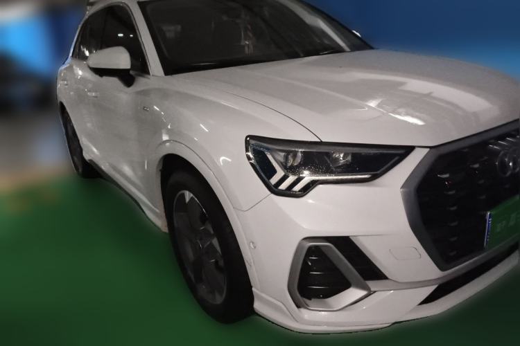 Used Audi Q3 2022 35 TFSI Fashion Dynamic Model Front Right 45 Deg