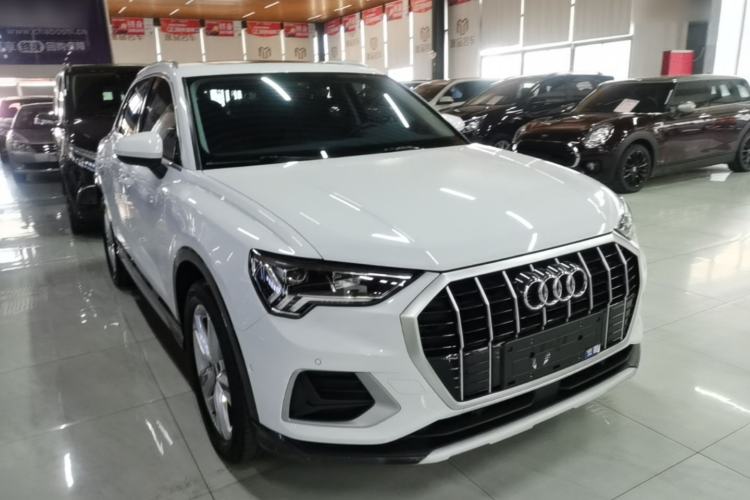 Used Audi Q3 2022 35 TFSI Fashionable and Elegant Model Front Right 45 Deg