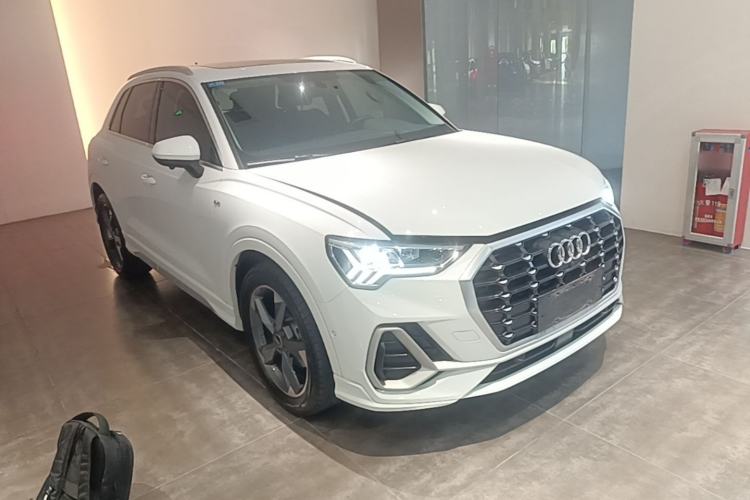 Used Audi Q3 2022 35 TFSI Fashion Dynamic Model Front Right 45 Deg
