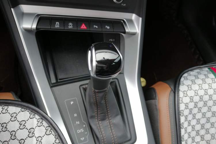 Used Audi Q3 2022 35 TFSI Fashionable and Elegant Model Gear Lever