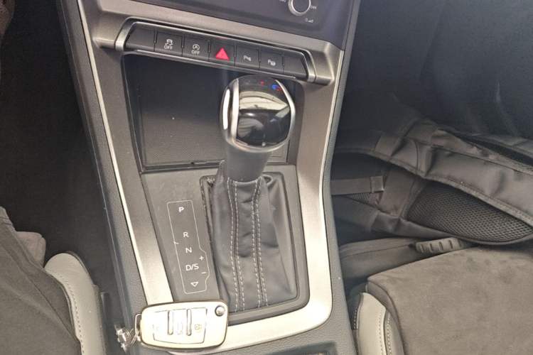 Used Audi Q3 2022 35 TFSI Fashion Dynamic Model Gear Lever