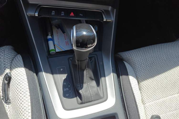 Used Audi Q3 2022 35 TFSI Progressive Dynamic Edition Gear Lever