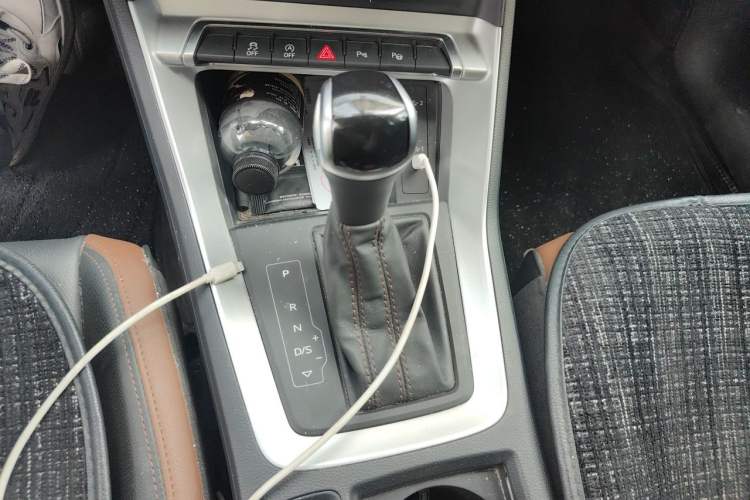 Used Audi Q3 2022 35 TFSI Fashionable and Elegant Model Gear Lever