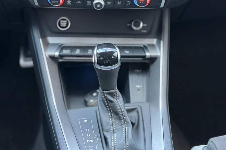 Used Audi Q3 2022 40 TFSI Fashion Dynamic Model Gear Lever
