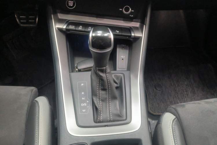 Used Audi Q3 2022 40 TFSI Fashion Dynamic Model Gear Lever